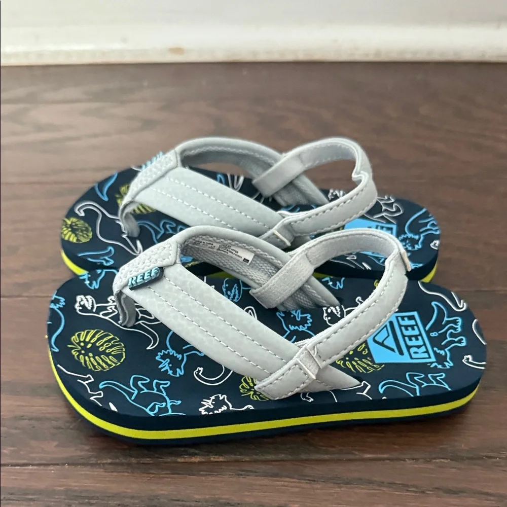 NWOB Reef Kids Dinosaur Print Flip Flops Sandals Size 8